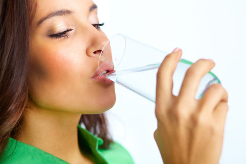 Perchè bere due litri d'acqua al giorno?